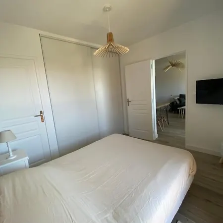 Magnifique T2 40m2 Centre Vue Au Bord De La Neuf 5 Personnes Clim Wifi Balcon Parking Prive Ferme Apartament