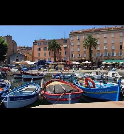 Magnifique T2 40m2 Centre Vue Au Bord De La Neuf 5 Personnes Clim Wifi Balcon Parking Prive Ferme Apartament Ajaccio (Corsica)