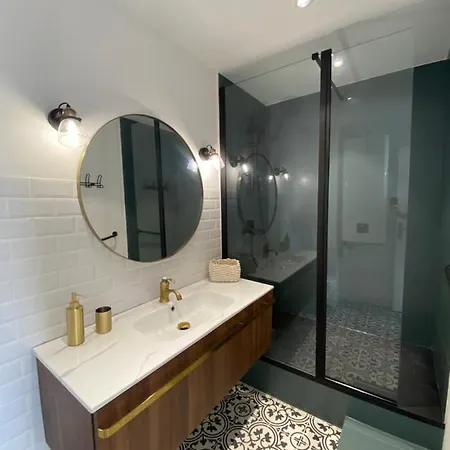 Magnifique T2 40m2 Centre Vue Au Bord De La Neuf 5 Personnes Clim Wifi Balcon Parking Prive Ferme