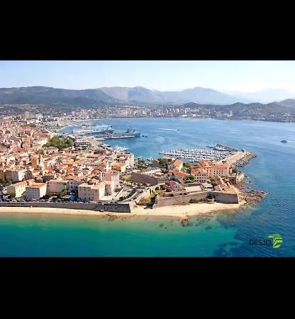 Apartment Magnifique: Beachfront T2 With Sea View And Private Parking