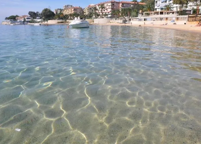 Magnifique T2 40m2 Centre Vue Au Bord De La Neuf 5 Personnes Clim Wifi Balcon Parking Privé Fermé *